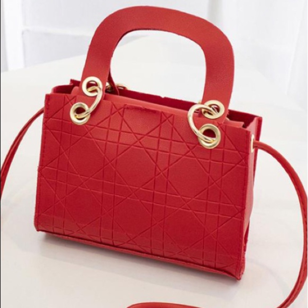 Handbags - Picture 3 of 8